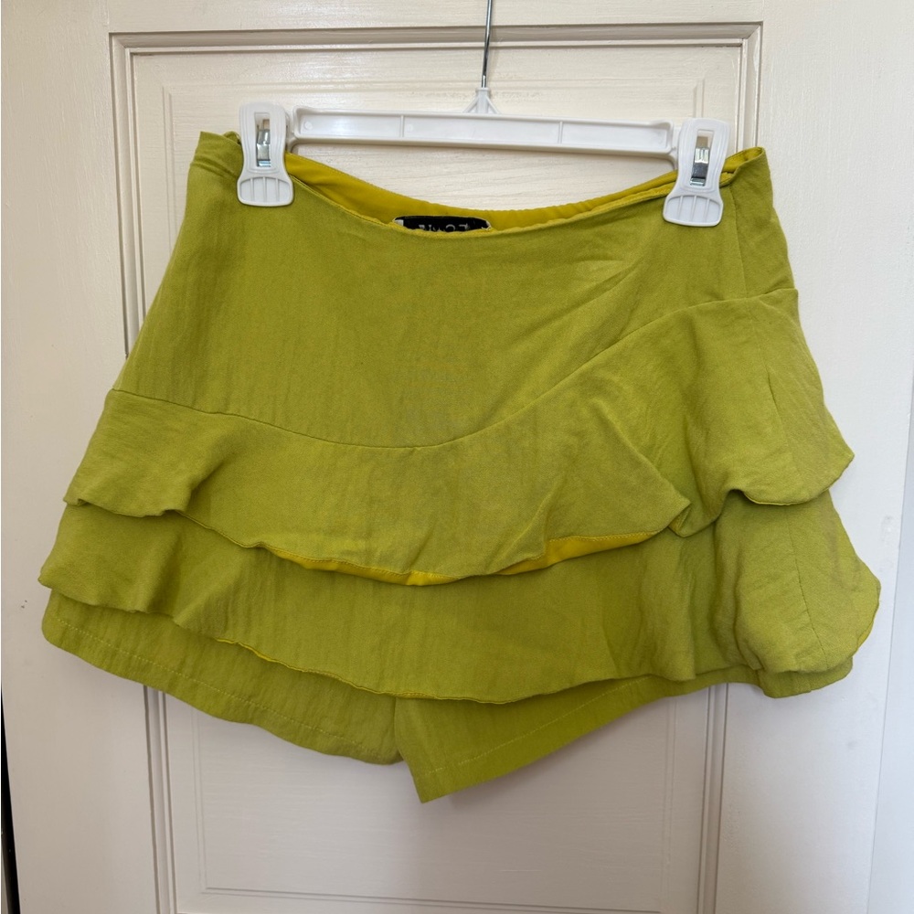 Do+Be Green Ruffle Skort Medium - image 2
